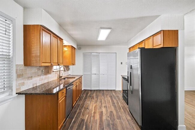 Building Photo - 1220 Ridge Rd