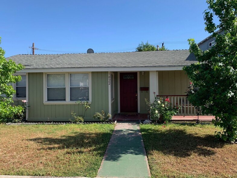 Primary Photo - 1022 E Erna Ave
