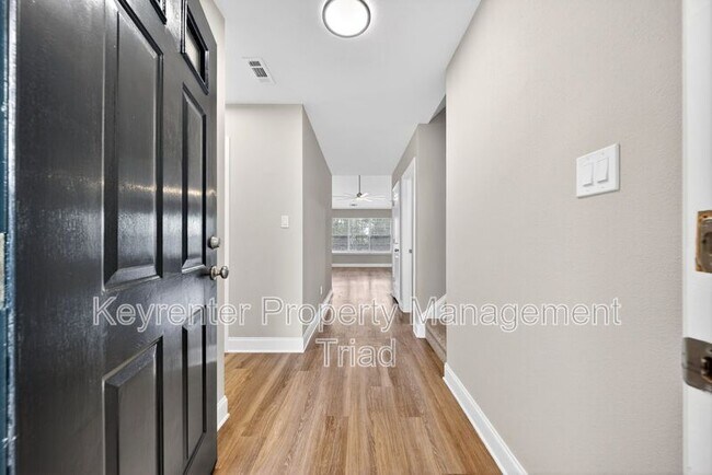 Building Photo - 1153 Hawick Dr