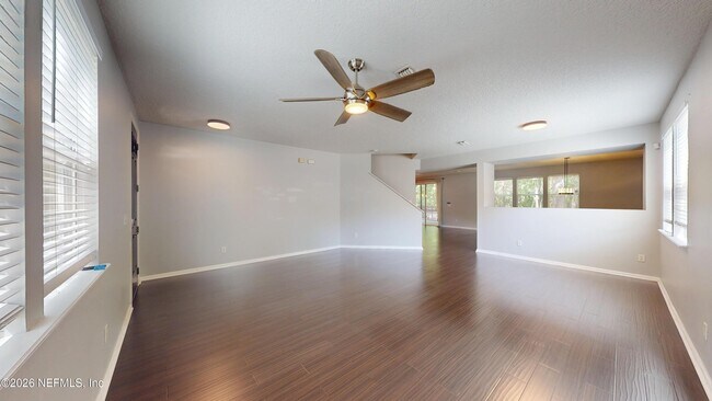 Building Photo - 1063 Collinswood Dr W