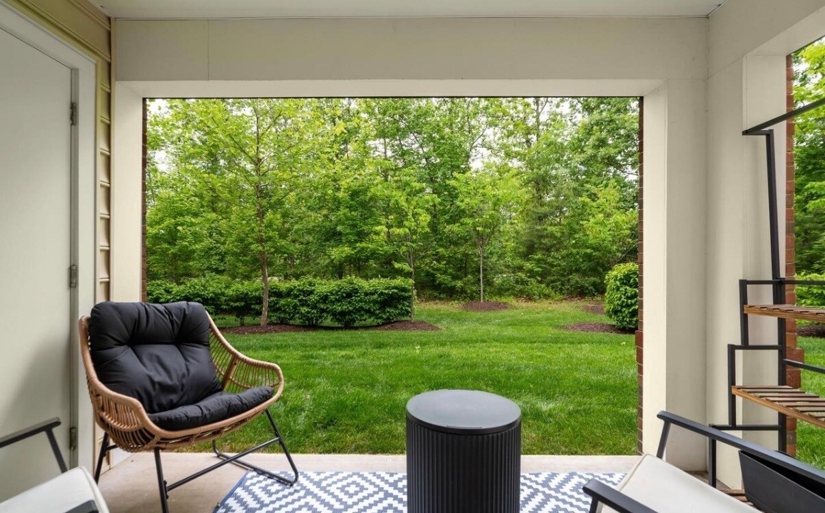 Building Photo - 23255 Milltown Knoll Sq