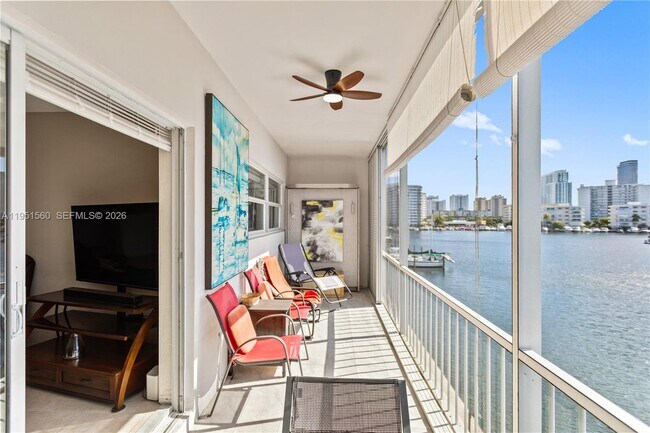 Building Photo - 2200 Diana Dr