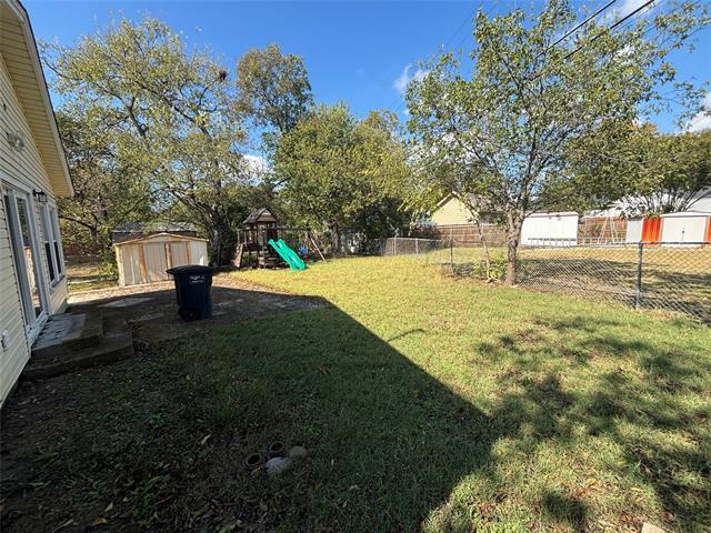 Building Photo - 7406 Llano Ave