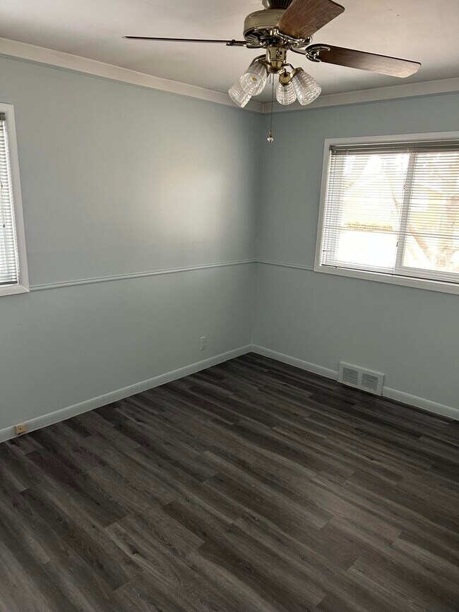 Building Photo - 1354 Catalpa Dr