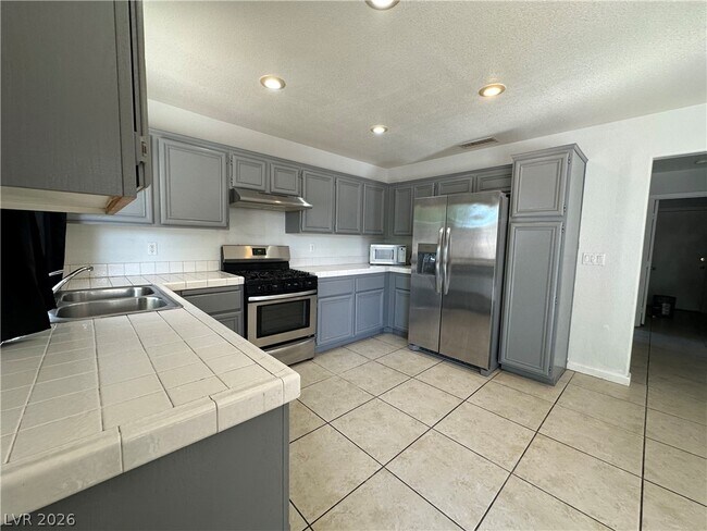Building Photo - 8275 Cedar Leaf Dr