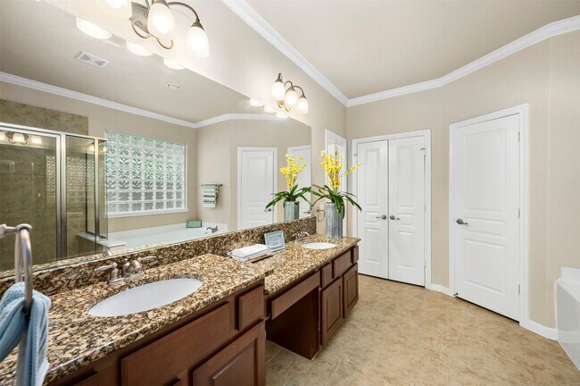 Building Photo - 10907 Lombardia Ct
