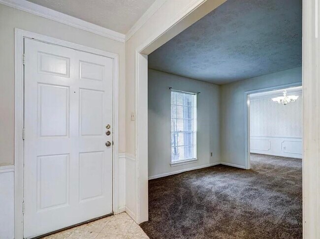 Building Photo - 25403 Lynbriar Ln