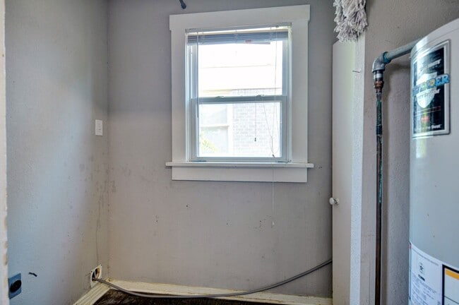 Building Photo - 2 Bedroom Bungalow - COMING SOON.