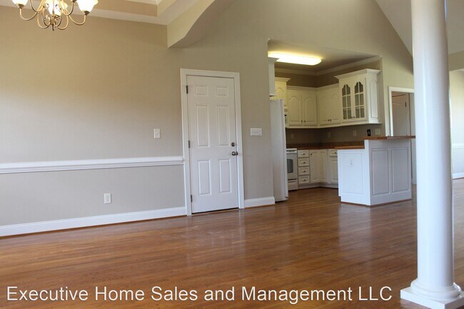 Building Photo - 3 br, 2 bath House - 201 Maddux Dr