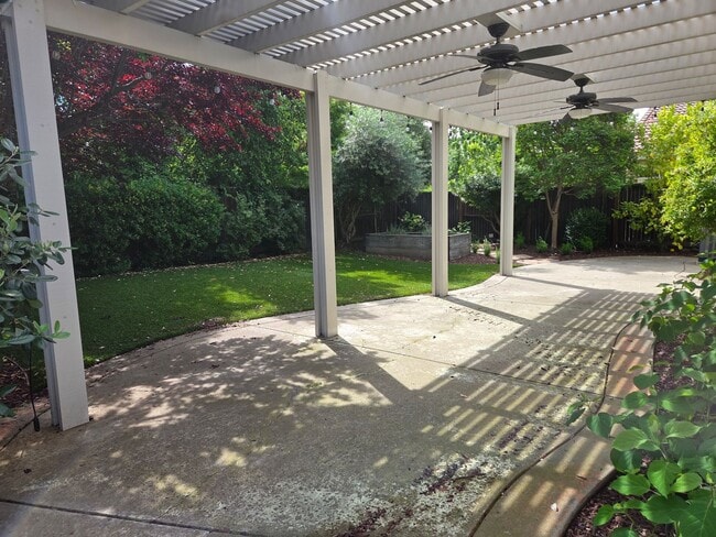 Building Photo - Parkway Beauty - 4 Bdrm, 2.5 Bath