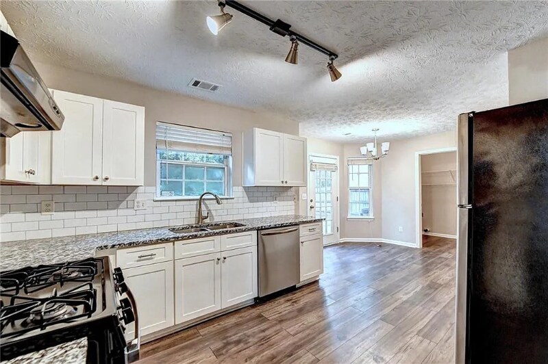 Building Photo - 1227 Yellow River Dr