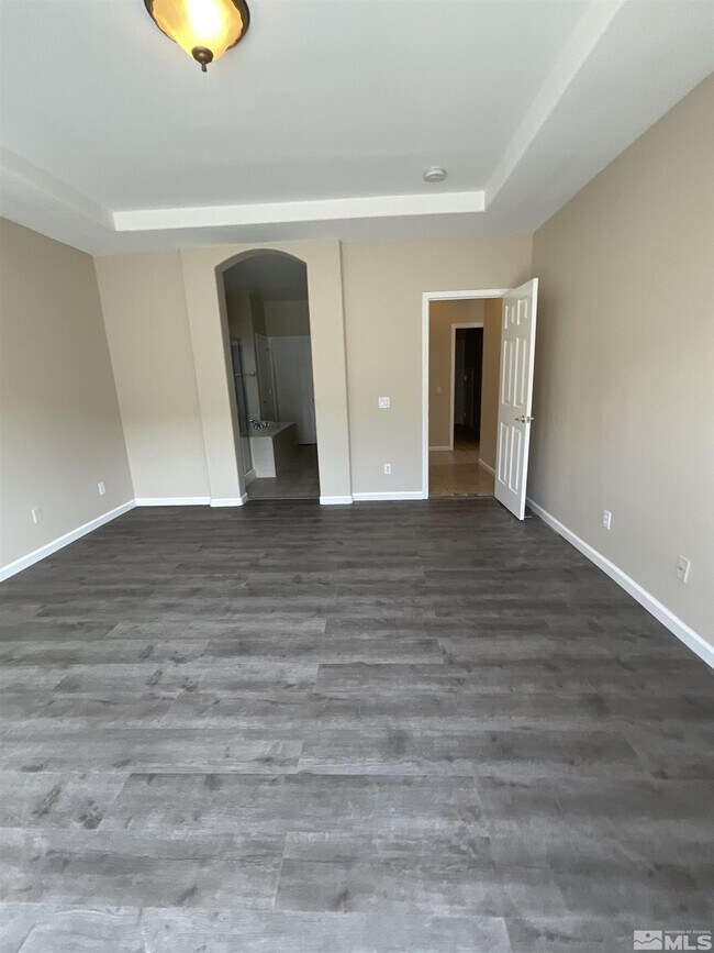 Building Photo - 2847 Falcon Ridge Dr