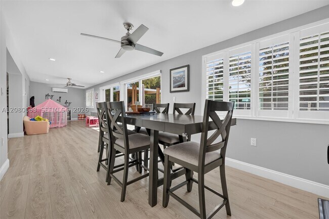 Building Photo - 14220 SW 86th Ave