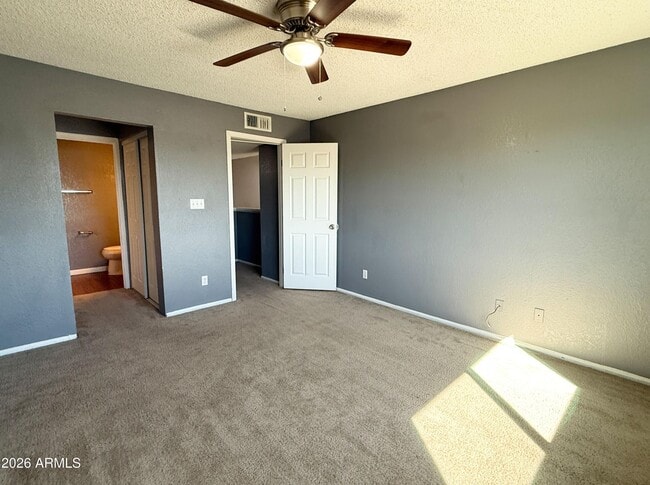 Building Photo - 2202 W Glenrosa Ave