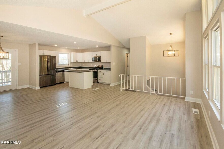 Building Photo - 106 Newport Dr