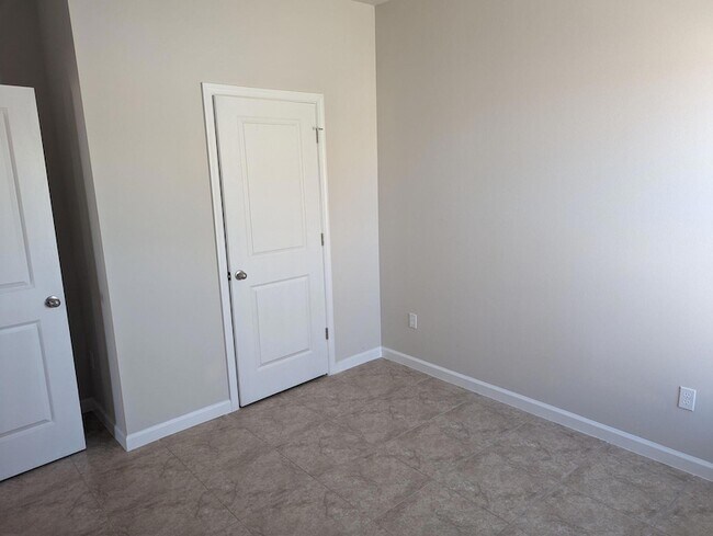Building Photo - 10644 SW Vasari Way