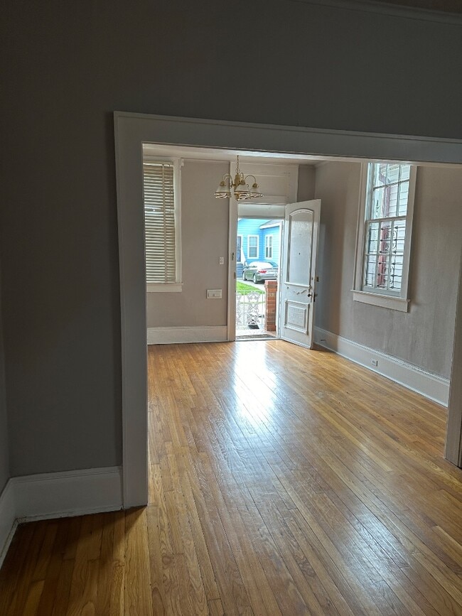 Building Photo - 922 N Roman St