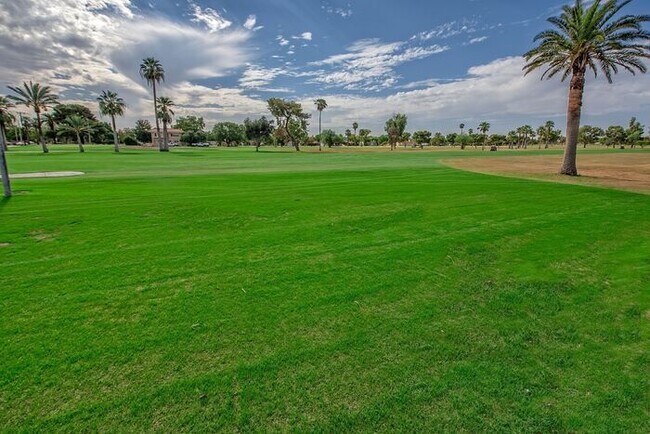 Building Photo - Beautiful Bungalow Home with Heated Pool on Golf Course