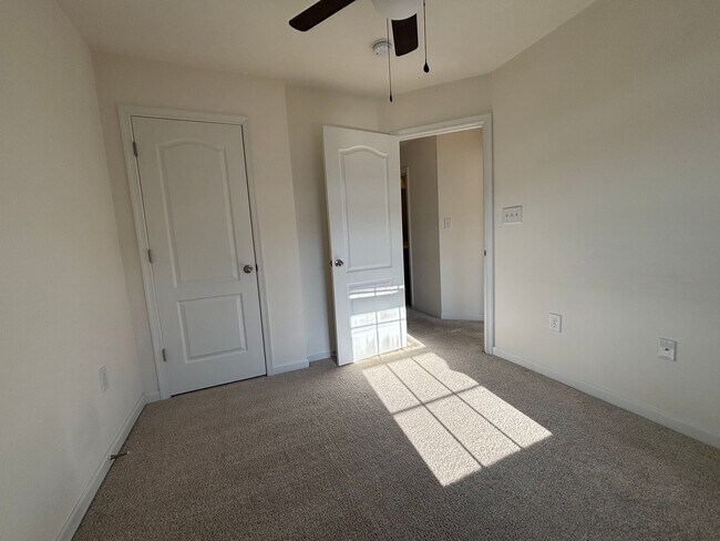 Building Photo - 143 Inlet St