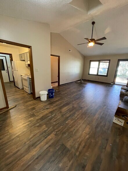 Building Photo - 506 Creekwood Cir