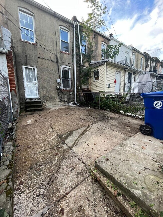 Building Photo - 1717 N Pulaski St