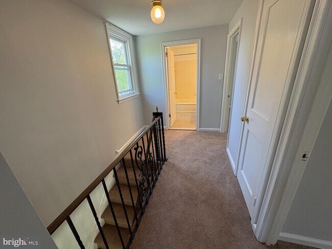 Building Photo - 2515 Woodleigh Rd