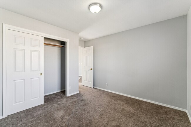 Building Photo - 7557 Arlington Dr