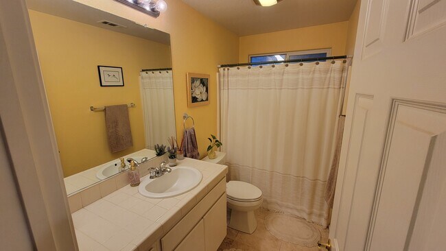 Building Photo - 8990 Courtyard View Dr