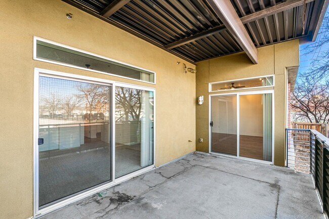 Building Photo - Fantastic Condo With Central AC And 1 Reserved Garage Parking Space!
