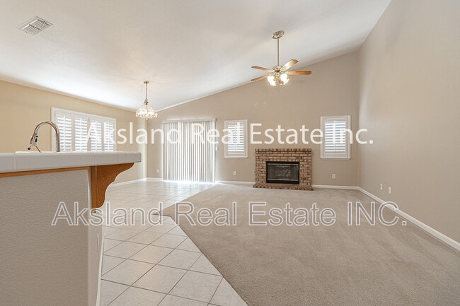 Building Photo - 1016 Schadeck St
