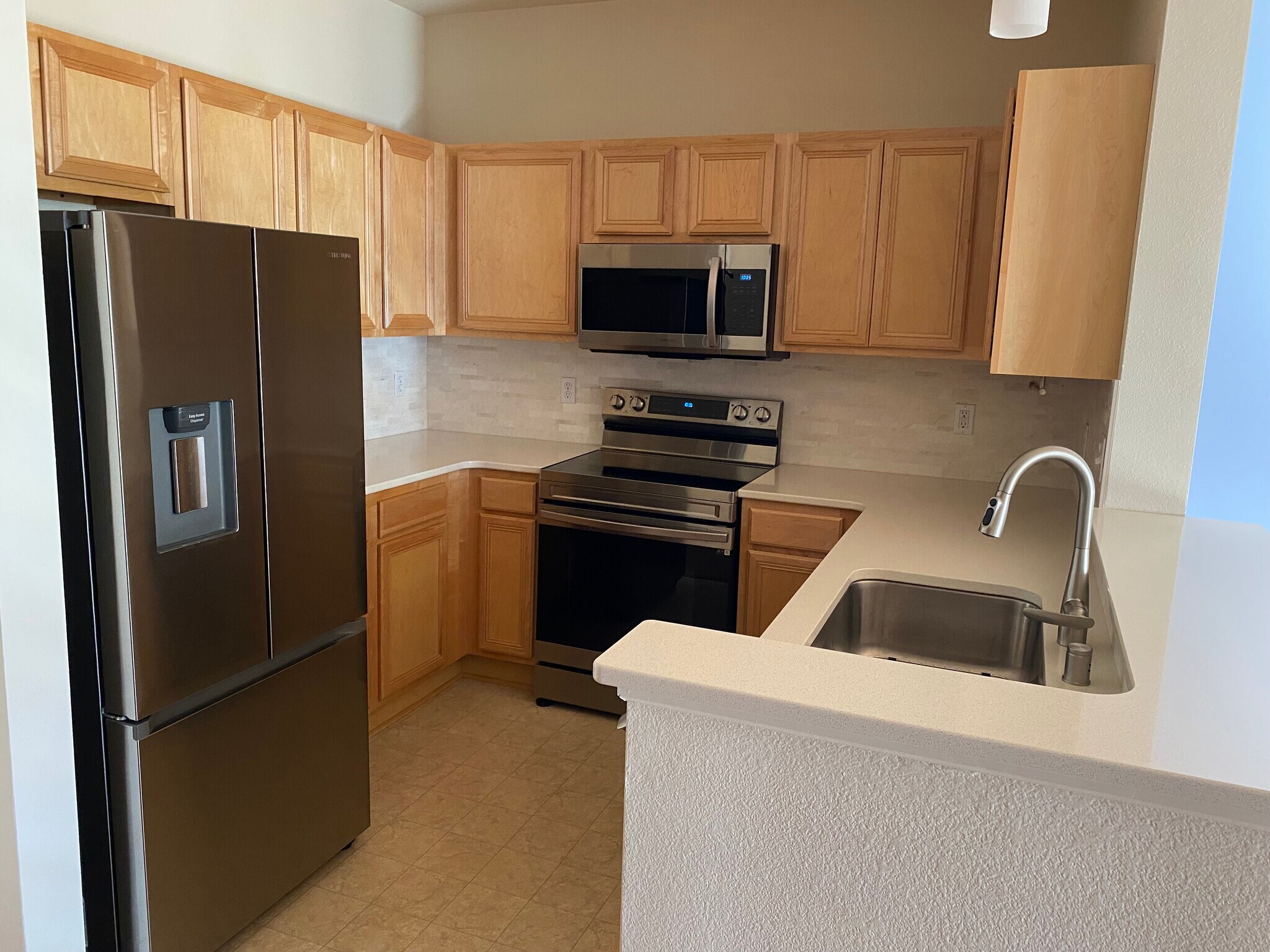 Building Photo - 4110 S Lake Dr