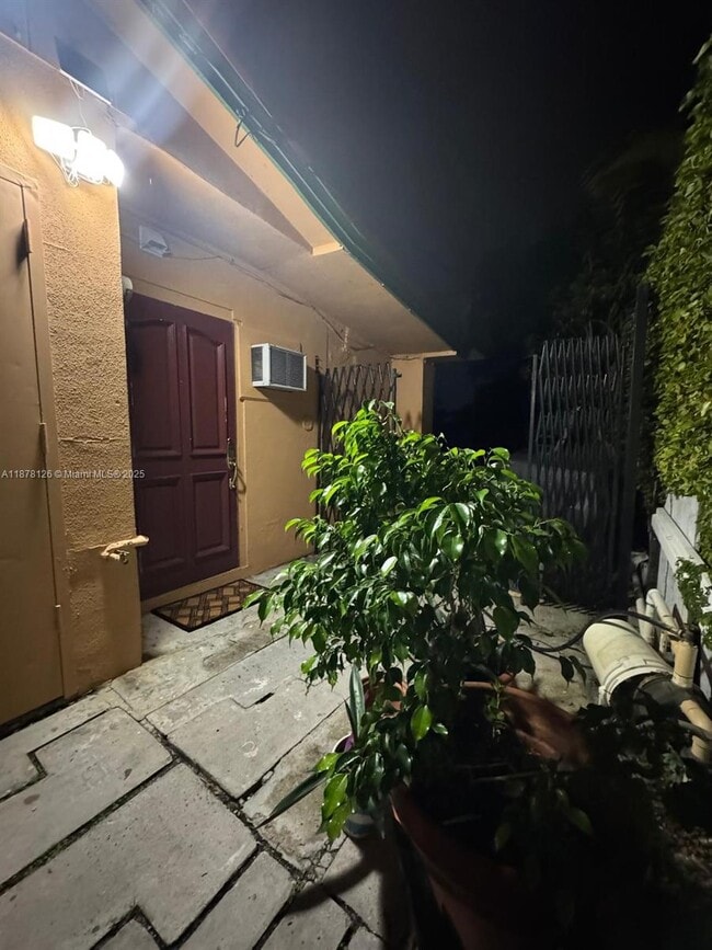 Primary Photo - 89xx SW 83rd St