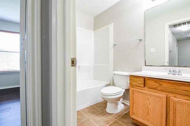 Building Photo - 10502 Scenic Cove Ct