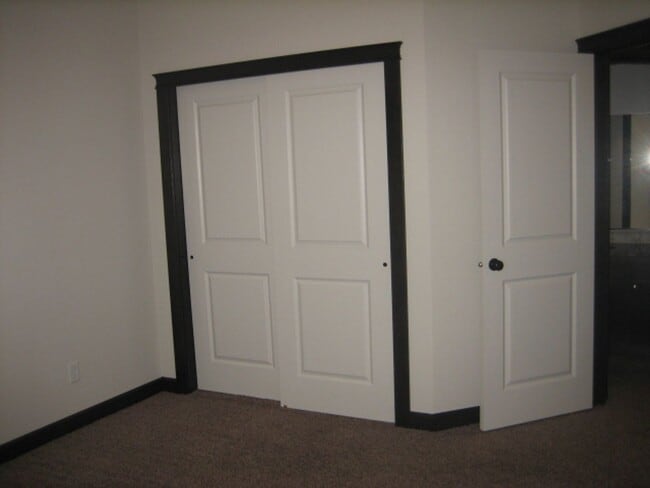 Building Photo - CDA Home w/ 22X45 RV Garage/Shop!