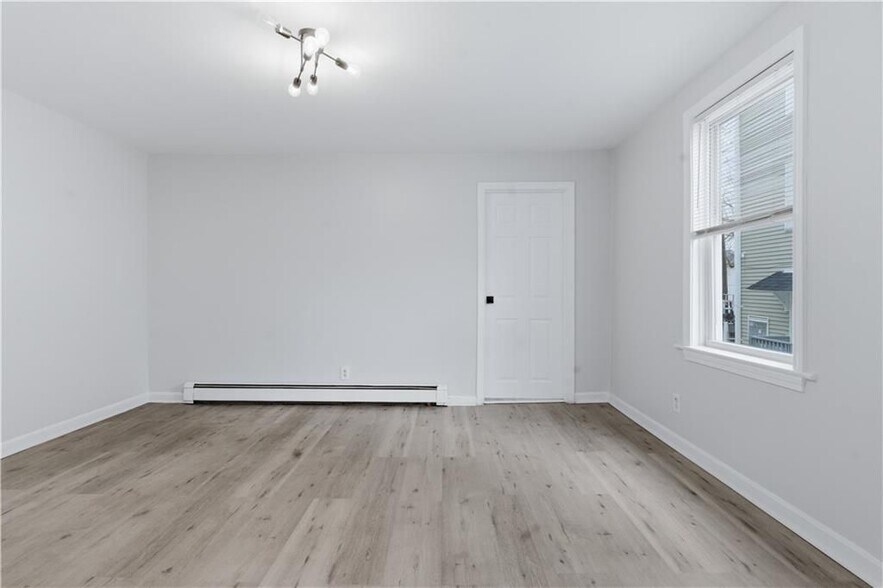 Building Photo - 92 Sylvian St