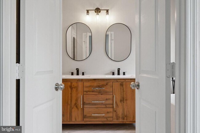 Building Photo - 4851 Ebb Tide Ct