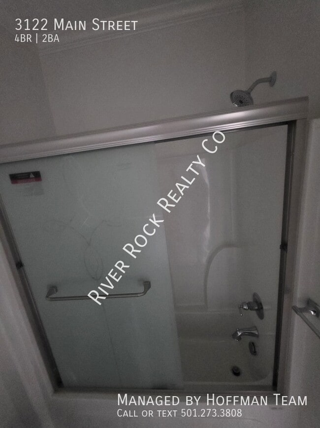 Building Photo - 3122 Main St