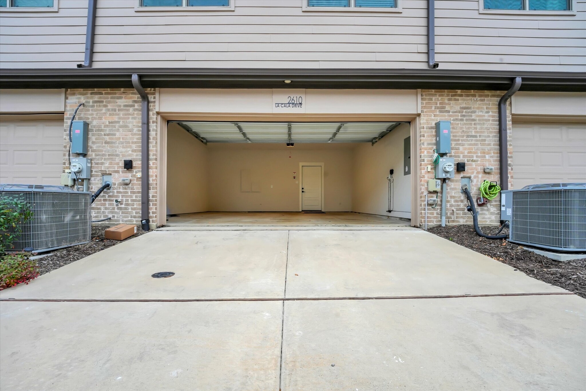 Building Photo - 2610 La Cala Dr