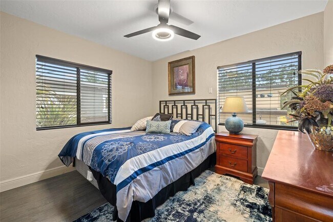 Building Photo - 2785 Bayside Dr S