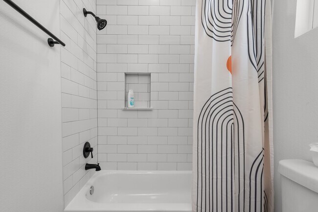 Building Photo - 3030 Live Oak St