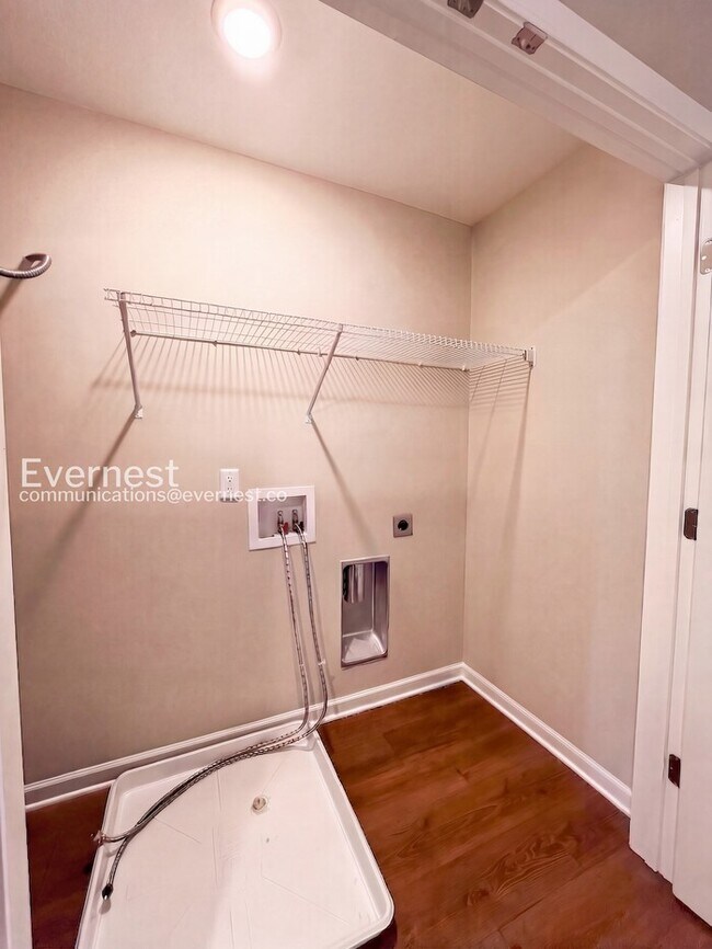 Building Photo - 215 Tara Ct