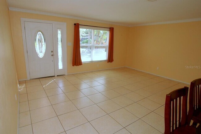 Building Photo - 468 Limewood Ave