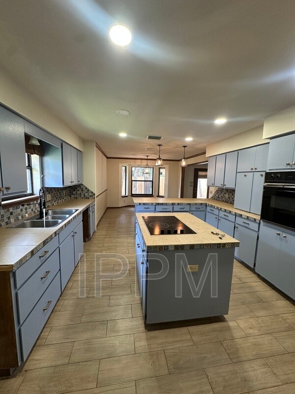 Building Photo - 125 El Cielo Cir