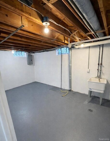 Building Photo - 21816 E 10 Mile Rd