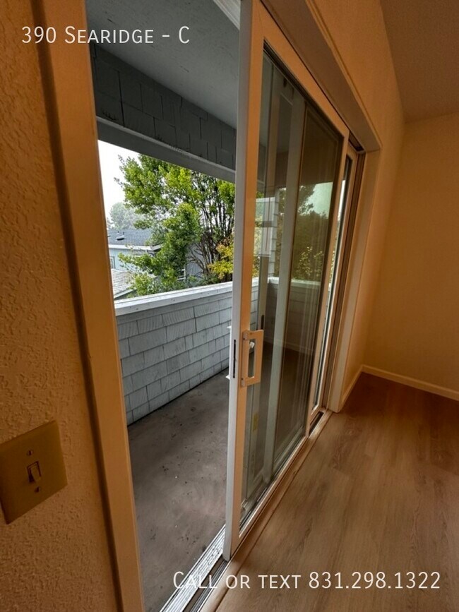 Building Photo - 390 Searidge-C