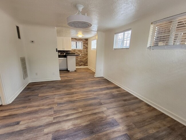 Building Photo - One Bedroom - Garfield District - $699 Mov...