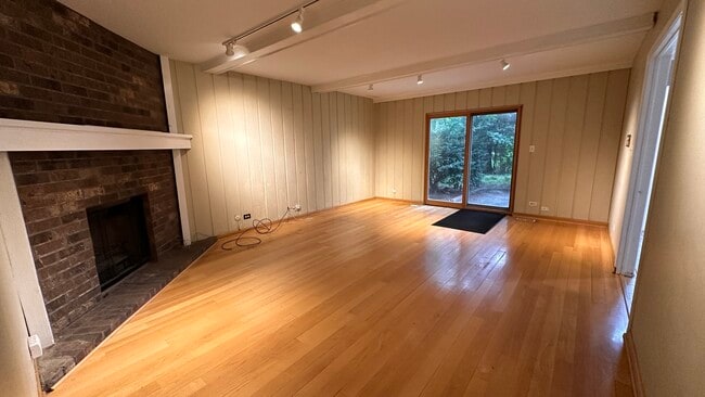 Building Photo - 3537 Winnetka Rd