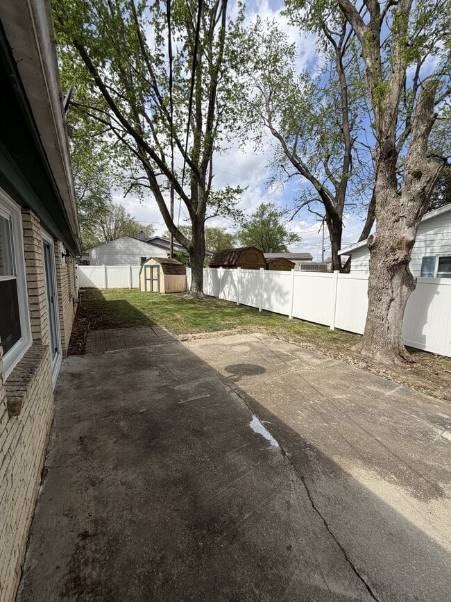 Building Photo - 2504 Campbell Dr