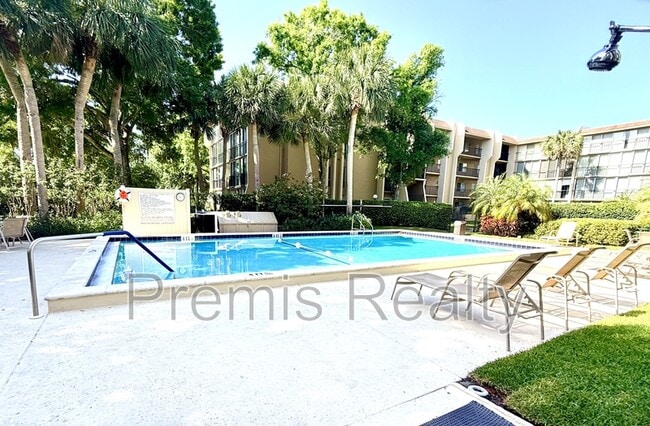 Building Photo - 90 S Highland Ave