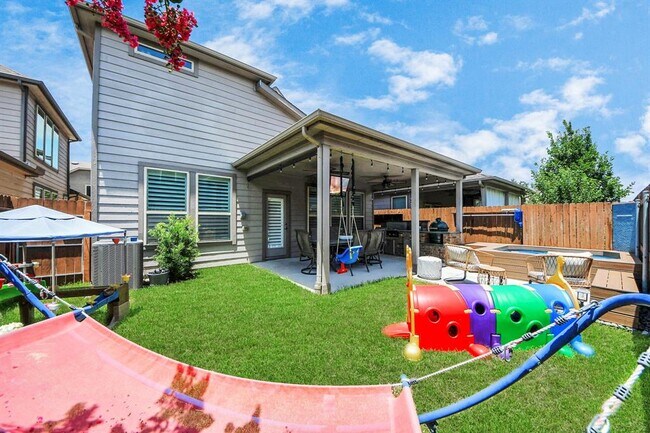 Building Photo - 8919 RoseWood Grove Ln